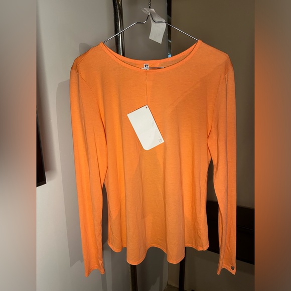 Fabletics Tops - NWT Fabletics Split Back Essential in size 4-6